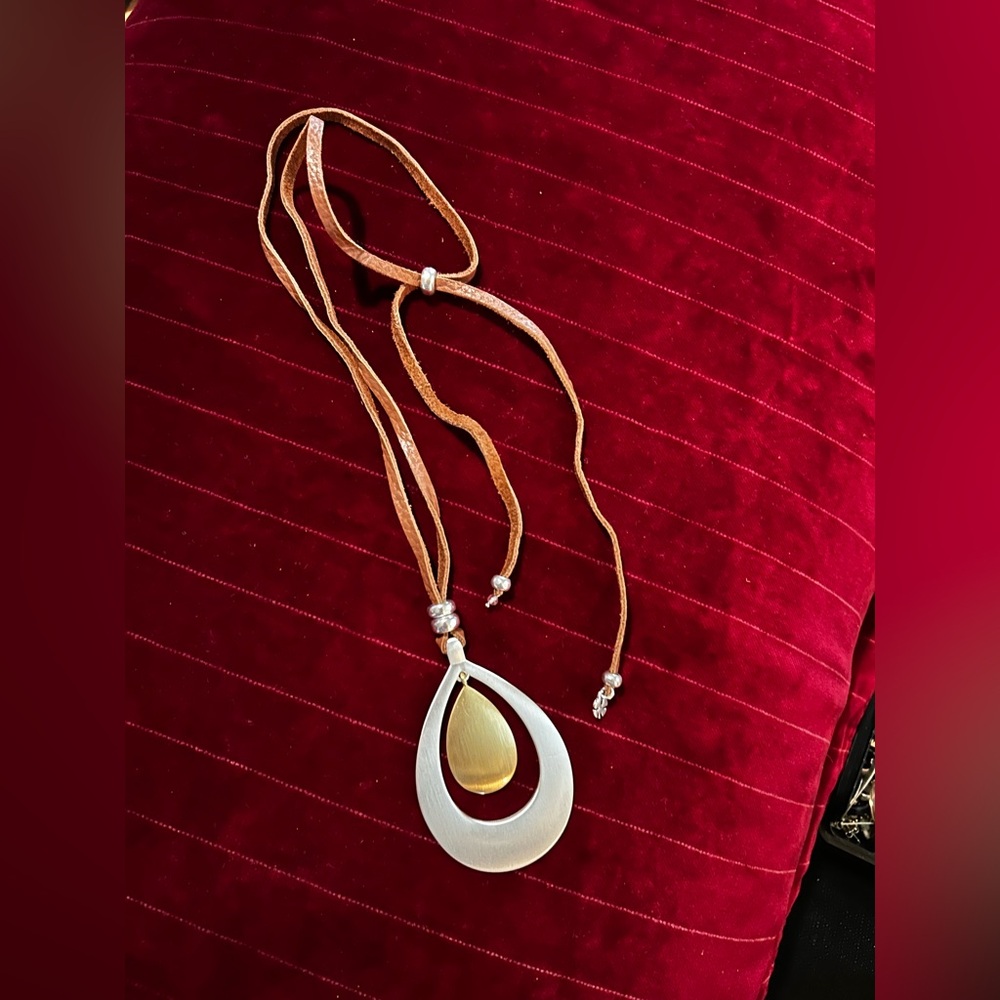 Lucky Brand Beautiful Silver and Gold Teardrop Pendant Necklace. - Picture 2 of 2